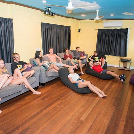 Хостел Castaways Backpackers Кернс Екстер'єр фото